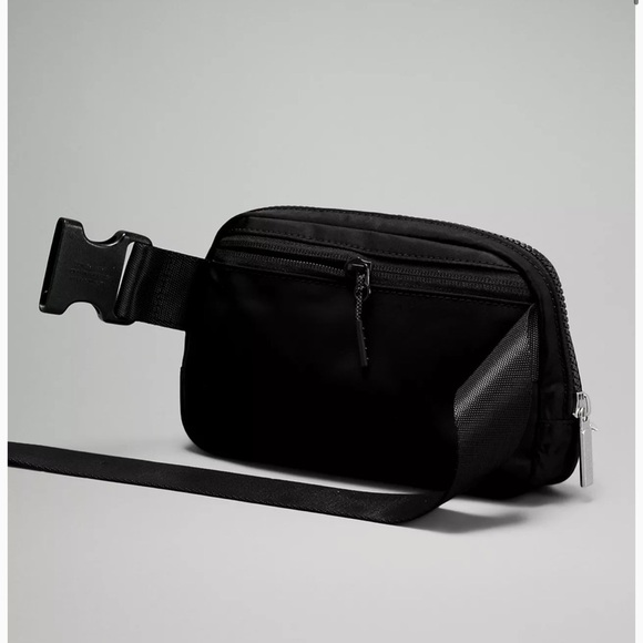 LULULEMON Everywhere Belt Bag - Color Black/White - One Size - Picture 4 of 7